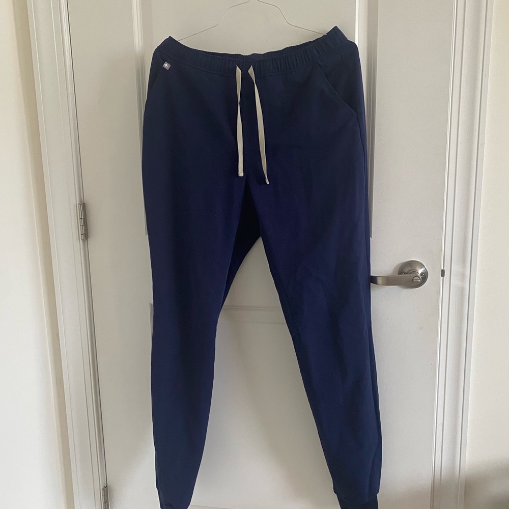 FIGS men jogger scrubs size large tall